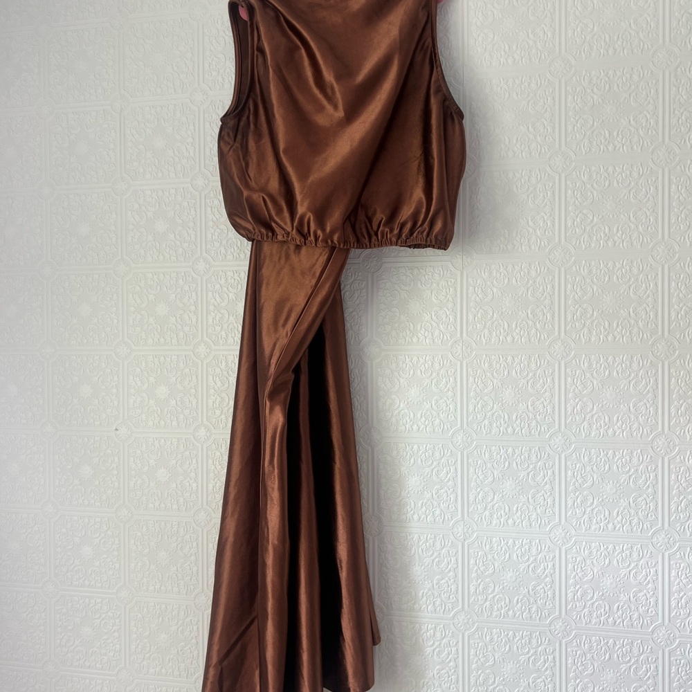 Elegant Brown Sleeveless Dress Set